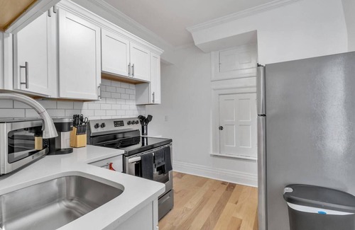 Front Park Apartment | Cozy 1 Bed in Historic Mansion