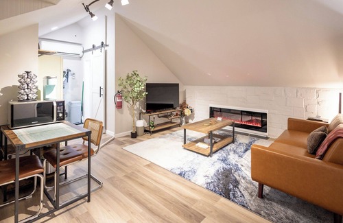 Hawthorne Apartment | Cozy 1 Bed, In-Unit Laundry, Pets, Parking, Fios, Safe, Quiet