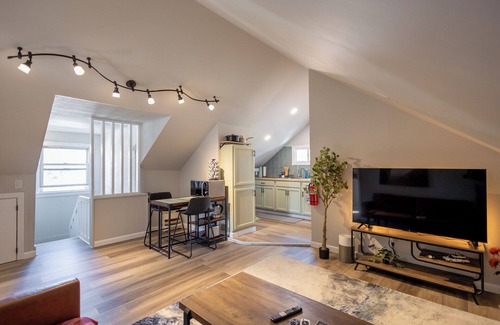 Hawthorne Apartment | Cozy 1 Bed, In-Unit Laundry, Pets, Parking, Fios, Safe, Quiet