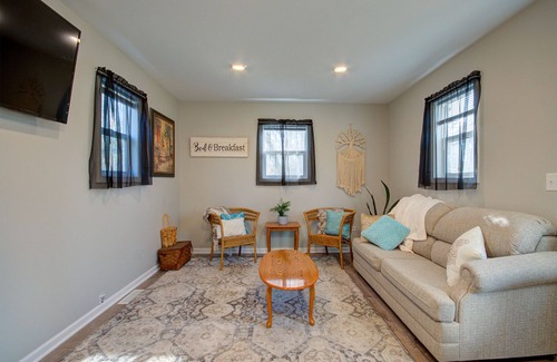 Morris Cabin | Cozy 1 bed with large private fenced yard, Near Brisbin Rd Exit, Short-Longterm