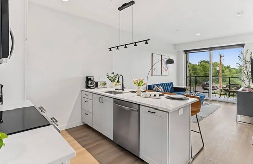 Kingfield Apartment | Cozy 1 Bedroom, 1 Bath Getaway with Balcony in Kingfield