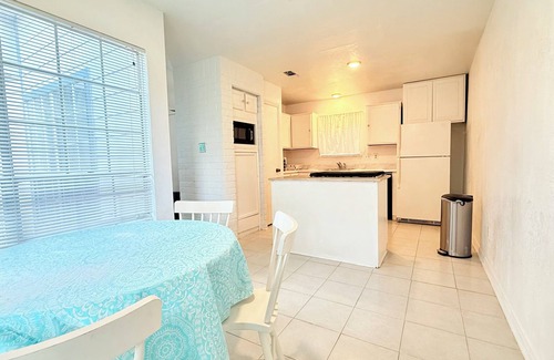 Barker House | Cozy 1 Bedroom 1 Bath Home with WiFi, AC, Full Kitchen near Energy Corridor
