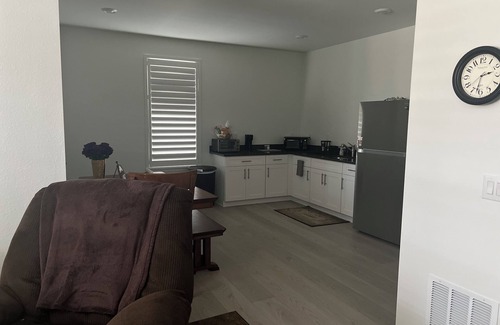 Lakewood House | Cozy 1-bedroom 1-bath Suite, with WiFi in charming Morrison near Red Rocks!