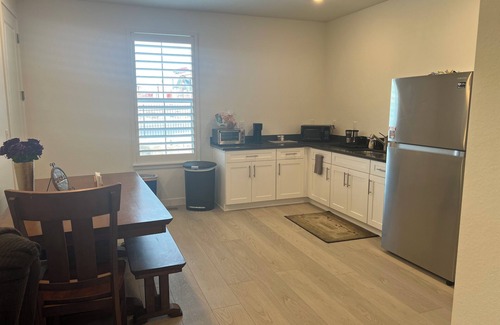 Lakewood House | Cozy 1-bedroom 1-bath Suite, with WiFi in charming Morrison near Red Rocks!