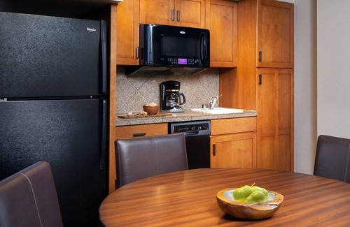 Avon Villa | Cozy 1-bedroom/1BA villa, sleeps 4, fireplace, free WIFI & kitchen in Avon