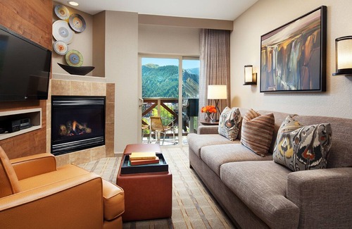 Avon Villa | Cozy 1-bedroom/1BA villa, sleeps 4, fireplace, free WIFI & kitchen in Avon