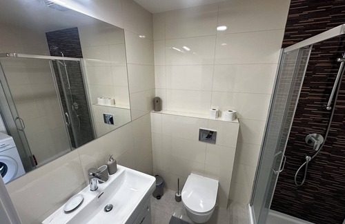 Rohansky ostrov Apartment | Cozy 1-bedroom apartment in welcoming Hlavní město Praha with WiFi