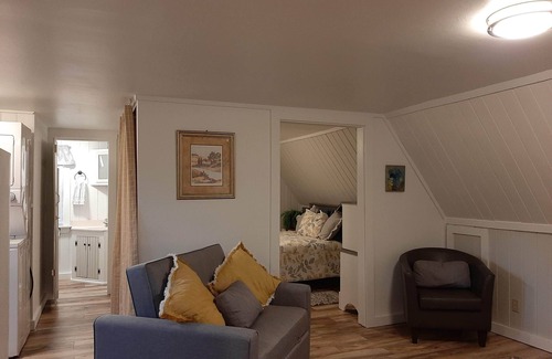 Damariscotta Apartment | Cozy 1-bedroom apartment in charming Damariscotta with AC, WiFi