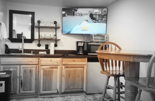 Stockade Historic District Apartment | Cozy 1-bedroom apartment in charming Schenectady just renewed has AC HEAT WIFI