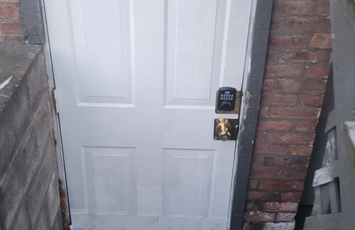 Stockade Historic District Apartment | Cozy 1-bedroom apartment in charming Schenectady just renewed has AC HEAT WIFI