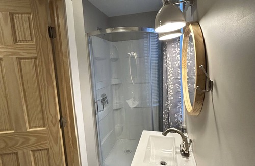 Springfield Apartment | Cozy 1-bedroom apartment with WiFi, AC, washer/dryer in charming Springfield