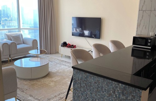 Al Majaz Apartment | Cozy 1-bedroom apartment in lovely Sharjah with WiFi, AC, fitness room