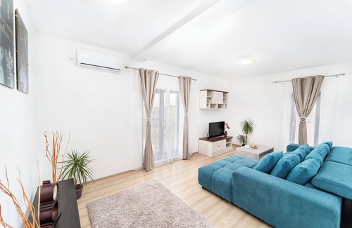 Giroc Apartment | Cozy 1-bedroom apartment with AC, WiFi in charming GirocnApartament Maria