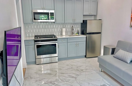 Queens Apartment | Cozy 1-Bedroom Apartment 15 Minutes To Manhattan!