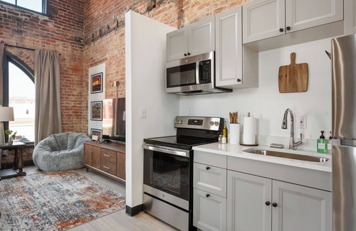Wabash Apartment | Cozy 1-bedroom apartment in fabulous Wabash with WiFi, AC