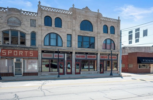Wabash Apartment | Cozy 1-bedroom apartment in fabulous Wabash with WiFi, AC