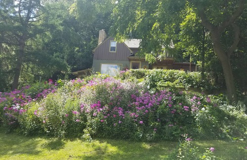Northfield Bed & Breakfast | Cozy 1-bedroom B&B with WIFI, AC in charming Northfield.