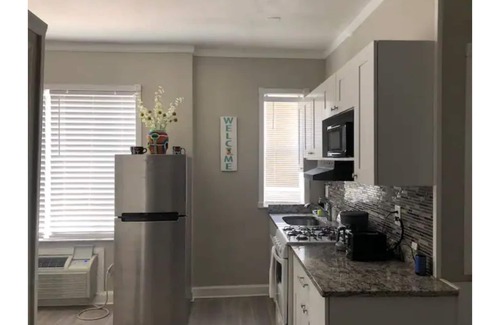 Mid Beach Condo | Cozy 1 bedroom beachside apartment in Miami Beach