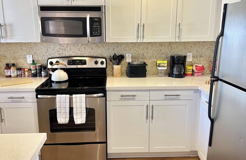 Playa Del Rey Condo | Cozy 1-bedroom condo with WiFi, AC in fabulous Marina del Rey