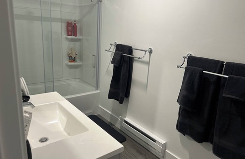 East Syracuse Condo | Cozy 1-bedroom condo Fully renovated.in fabulous E. Syracuse with WiFi, AC.