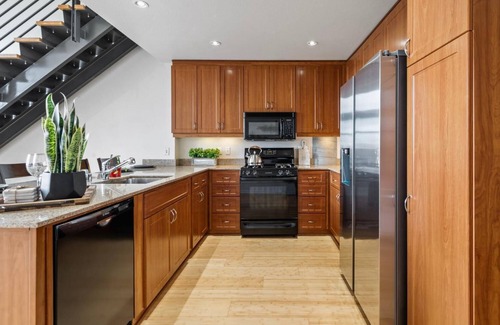 Emeryville Condo | Cozy 1-bedroom condo in fantastic Emeryville with fitness room, WiFi