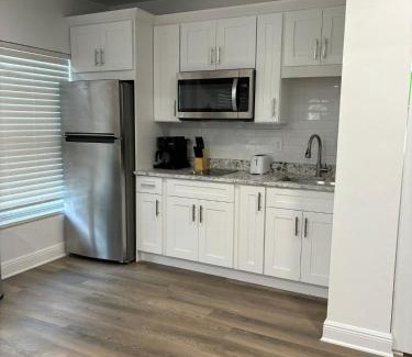 Old Seminole Heights House | Cozy 1 Bedroom Duplex In Central Tampa