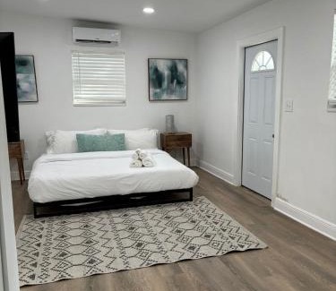 Old Seminole Heights House | Cozy 1 Bedroom Duplex In Central Tampa