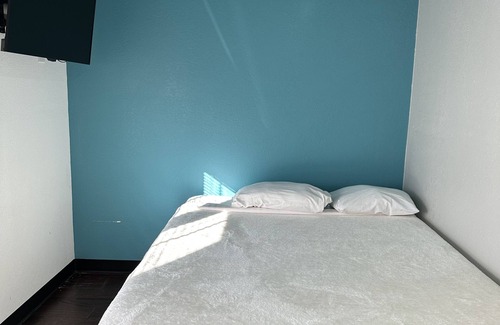 Dinosaur Hotel | Cozy 1-bedroom hotel in charming Dinosaur with WiFi and kitchen