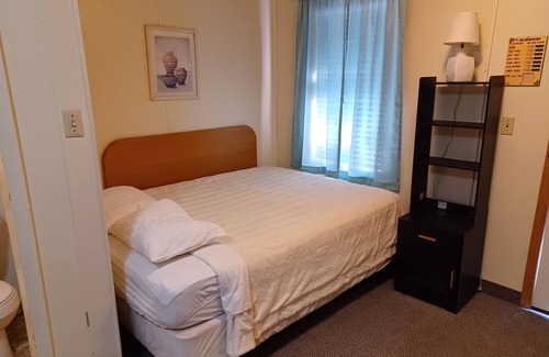 Dinosaur Hotel | Cozy 1-bedroom hotel in cool Dinosaur with WiFi