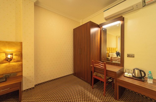 Periamet Apartment | Cozy 1-bedroom hotel suite in pleasant Chennai with AC, WiFi