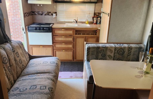 Fort King District House | Cozy 1-bedroom mobile home Huge Inground Pool, Jacuzzi, Barbique WiFi, AC Ocala