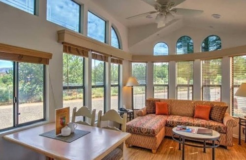 West Sedona Resort | Cozy 1-bedroom resort with , full kitchen, AC, fitness room in tranquil Sedona