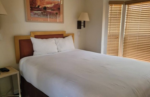 West Sedona Resort | Cozy 1-bedroom resort with , full kitchen, AC, fitness room in tranquil Sedona