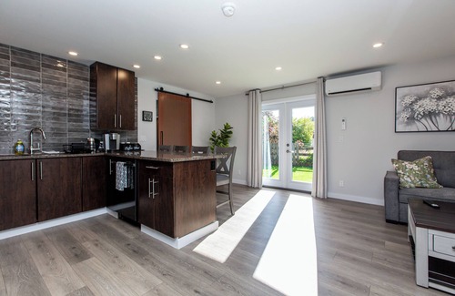 Langford Apartment | Cozy 1-Bedroom Retreat in the Heart of Langford