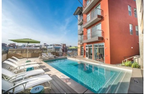 West Dallas House | Cozy 1 bedroom roof top pool
