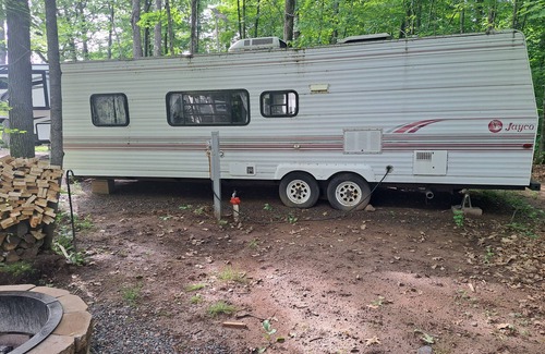 Cloquet House | Cozy 1-bedroom RV with 5 beds has WiFi and AC in marvelous Cloquet.