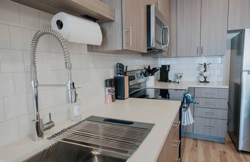 People's Freeway Apartment | Cozy 1-bedroom apartment in brilliant South Salt Lake with fitness center, AC