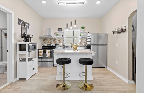 Elizabeth Apartment | Cozy 1-bedroom with AC and WiFi in lovely Elizabeth