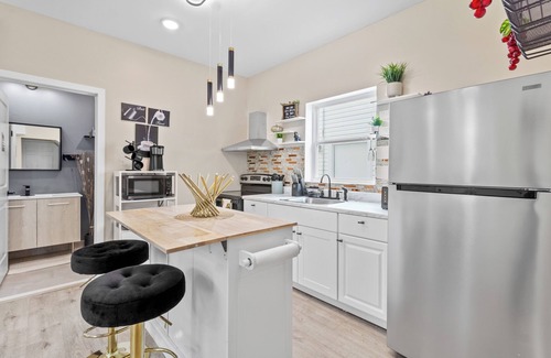 Elizabeth Apartment | Cozy 1-bedroom with AC and WiFi in lovely Elizabeth