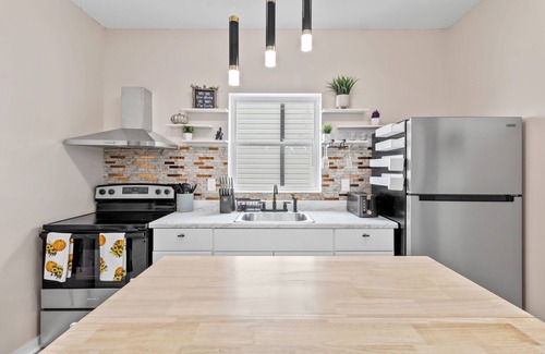 Elizabeth Apartment | Cozy 1-bedroom with AC and WiFi in lovely Elizabeth