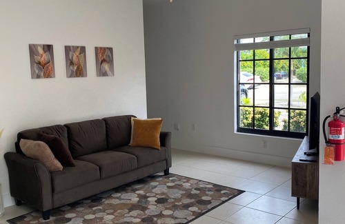 Bodden Town Apartment | Cozy 1-bedroom with WiFi and AC in charming Bodden Town