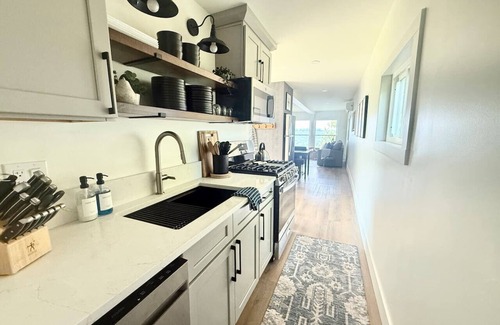 Cicero House | Cozy 1 BR Lakefront Retreat