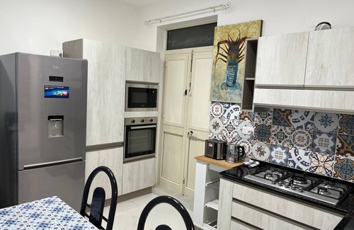 Hamrun House | Cozy 1-double bed or twin room in with private entrance AC, WiFi