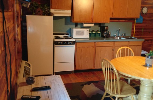 Mountain Pine Cabin | COZY #1 WATERFRONT LOG CABIN - COZY ACRES LODGE
