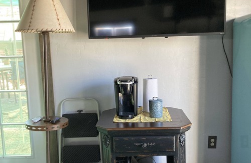Cottonwood Cottage | Cozy 1935 Farmhouse Cottage