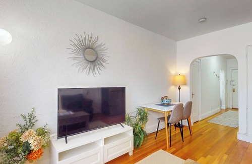 Commonwealth Apartment | Cozy 1B, Green Line, Boston Coll, Elev, Roof Deck