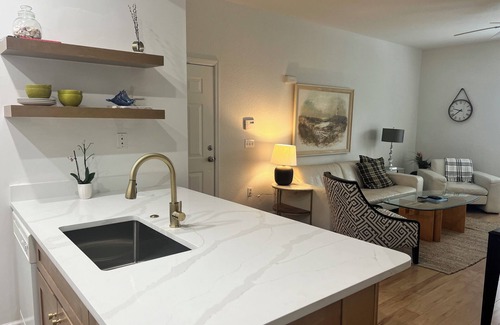 McGregor Condo | Cozy 1bed 1bath condo near Sanibel Island. Pool, fitness, hot tub.