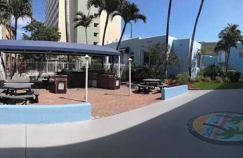 Hollywood Lakes Apartment | Cozy 1BR by the Ocean-Walk to Shops, Dine & Bike