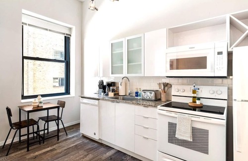 Downtown Cincinnati Apartment | Cozy 1BR in Downtown | Walk to Stadiums + Gym