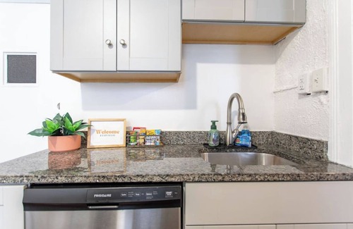 Bloomfield Apartment | Cozy 1BR Near Hospitals & Park